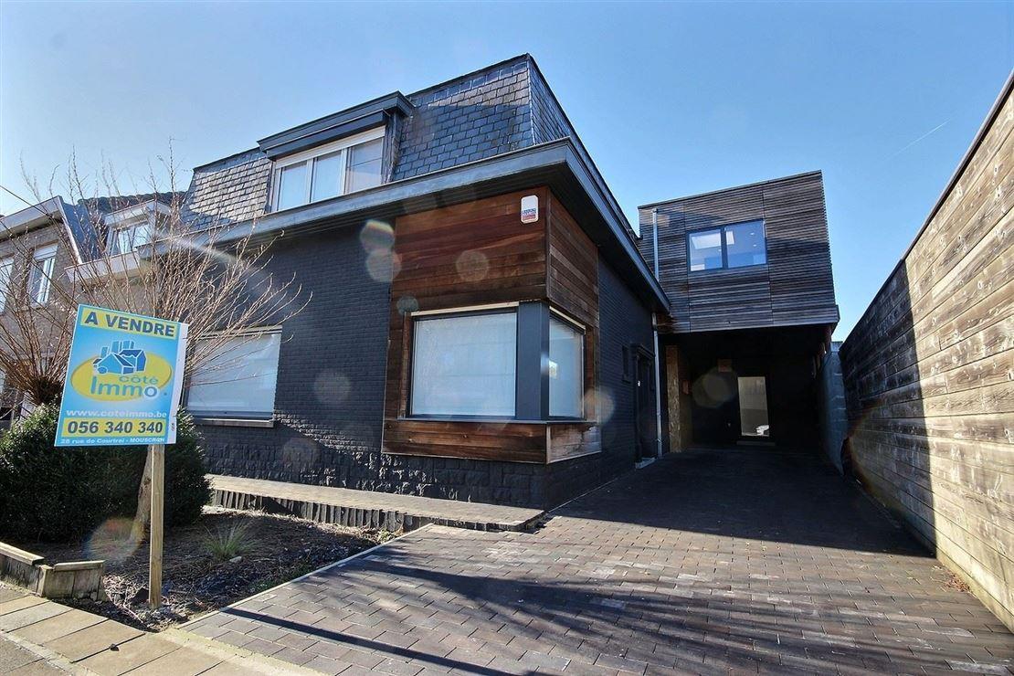 Splendide Semi- Individuelle au Style Contemporain d'environ 225m2 habitable Splendide Semi- Individuelle au Style Contemporain d'environ 225m2 habitable