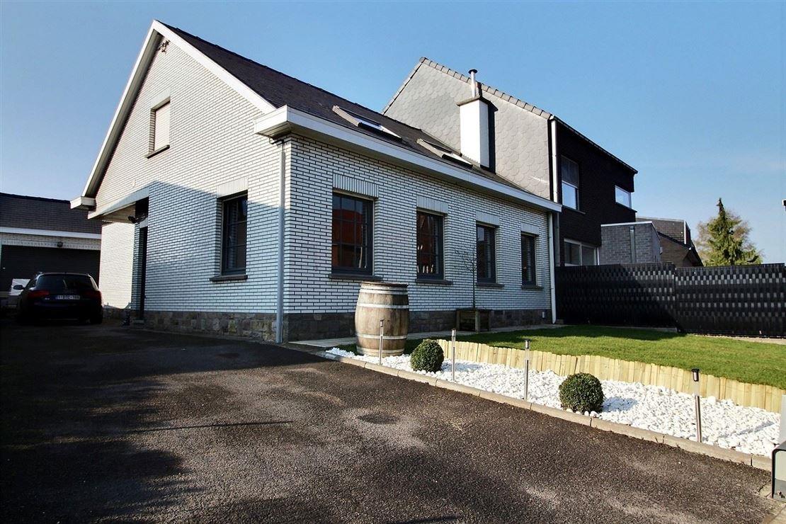 SECTEUR RARE ET CONVOITE POUR CETTE ROBUSTE SEMI-INDIVIDUELLE AVEC GARAGE SECTEUR RARE ET CONVOITE POUR CETTE ROBUSTE SEMI-INDIVIDUELLE AVEC GARAGE